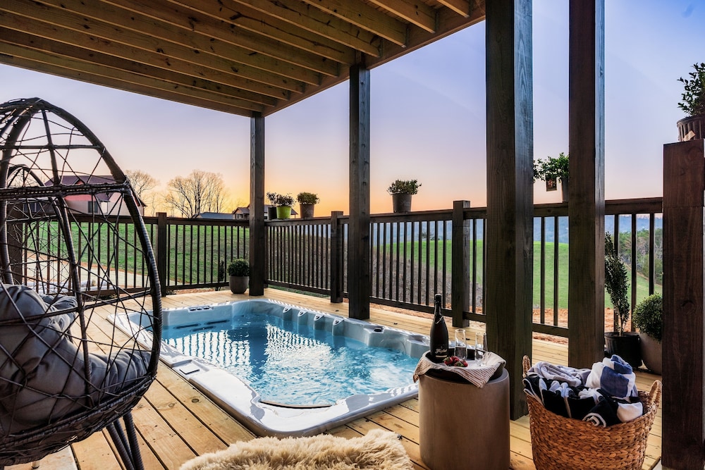 The Luxe 4 Bedroom Cabin