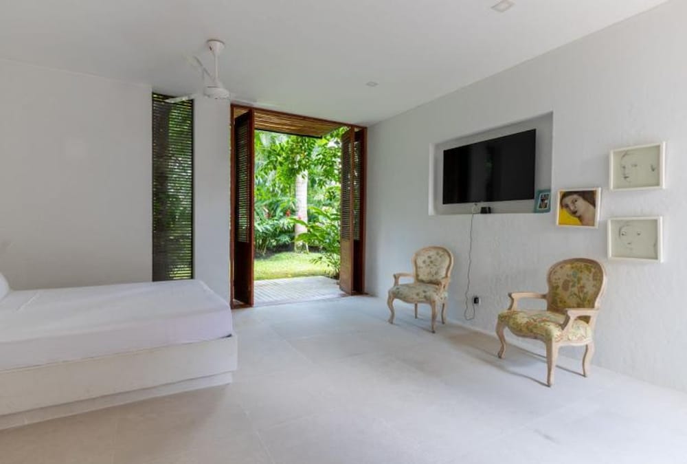 w Amazing 4BR Villa w Pool at Mesa de Yeguas