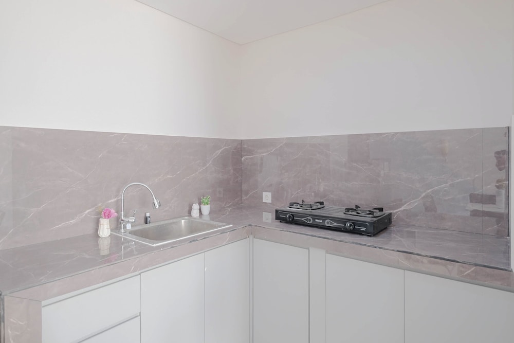 Spacious 3Br At Daan Mogot City Apartment