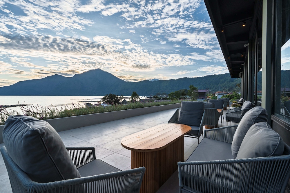 Tribhuwana Padma Lake Resort