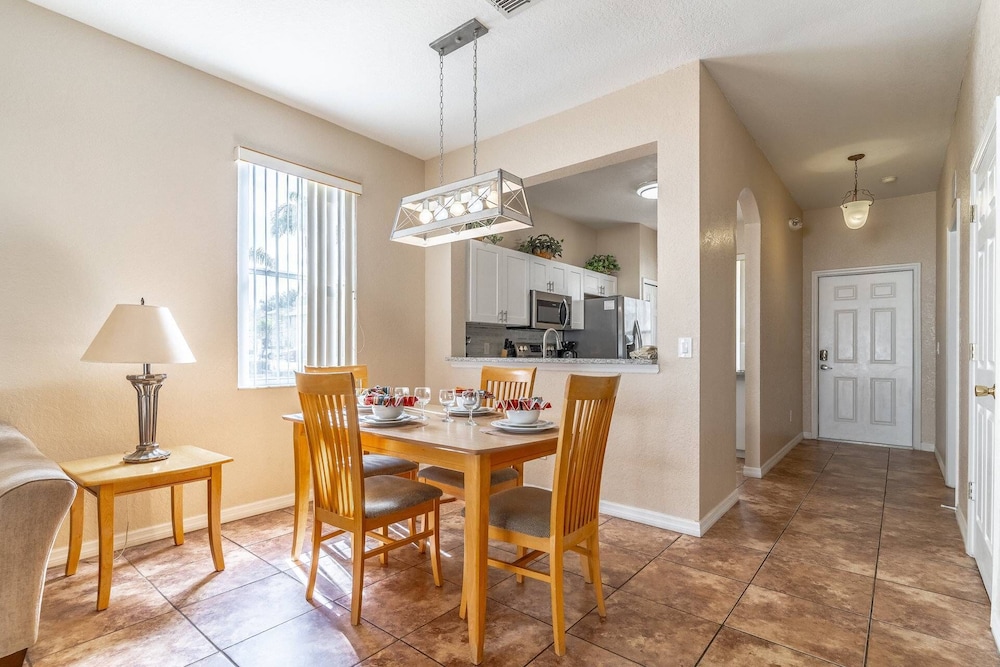 402 Regal Palms
