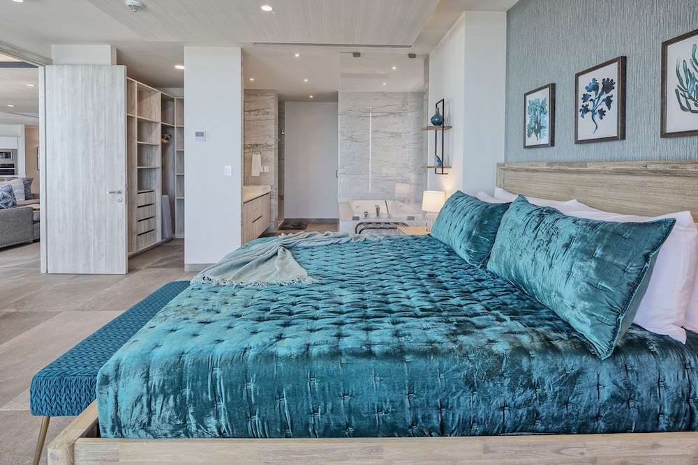 Luxury New Oceanfront Condo 5BR Sleeps 12