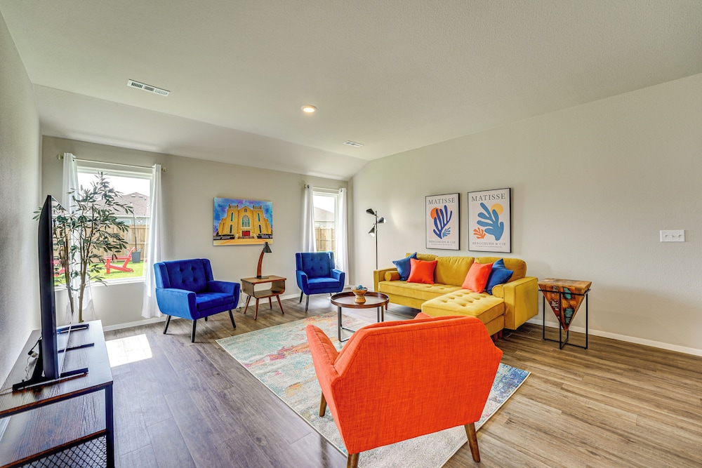 2 Mi to Dtwn: Siloam Springs Home w/ Fire Pit