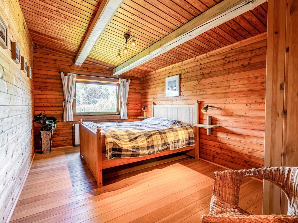 Traditional Chalet with Garden near Malmedy & Hautes-Fagnes view 4