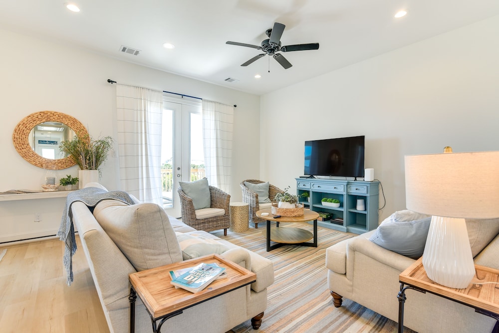 Near Terramar Beach: Home w/ Patio in Galveston