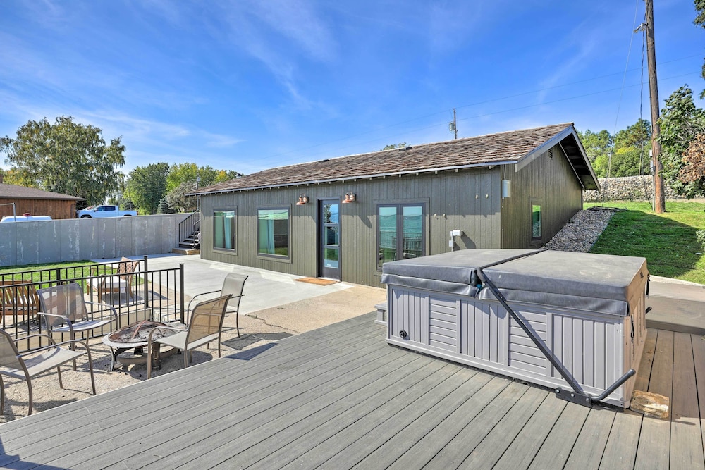 Chic  Cozy Cabin With Private Hot Tub  Beach! - Property Image 3