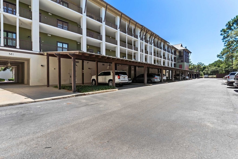 Salty Air & Blue Mountain Flair 3BR Condo w/ Pool, Balcony & Beach Access!