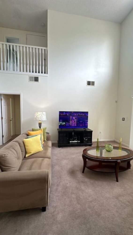 South Facing W/ Private Pool & Spa