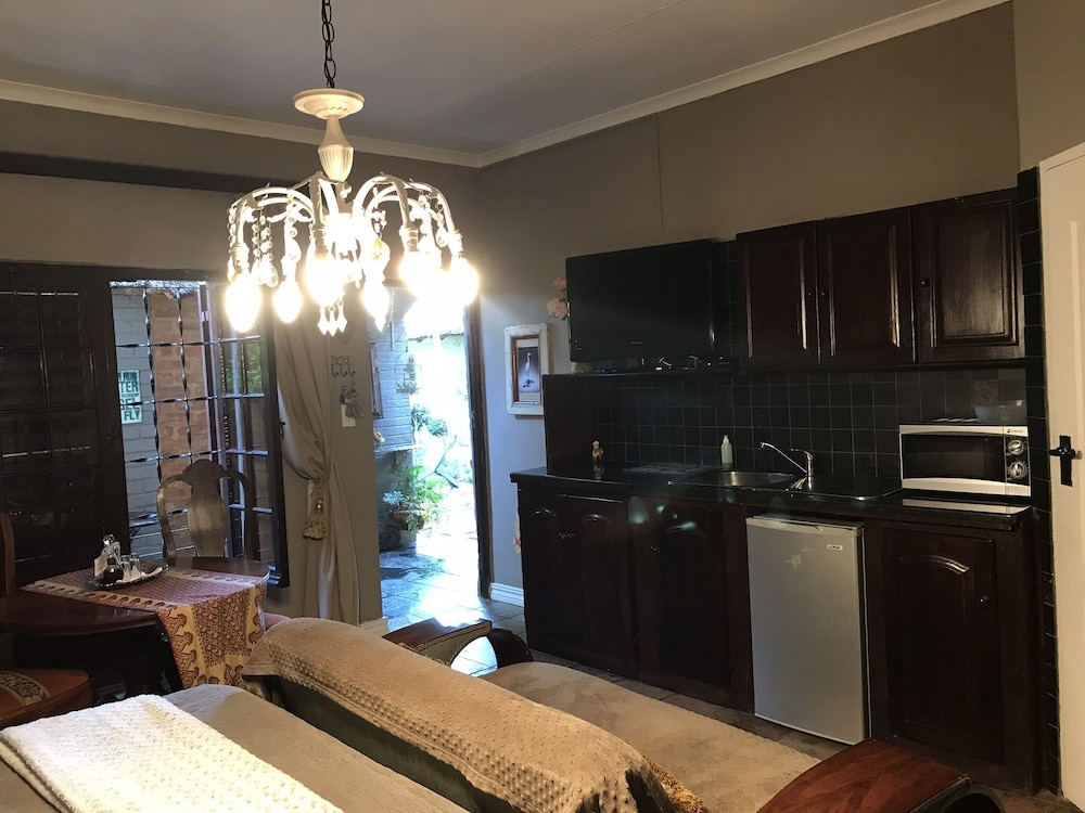 Waterhouse Guest Lodges 202 Lawley Street