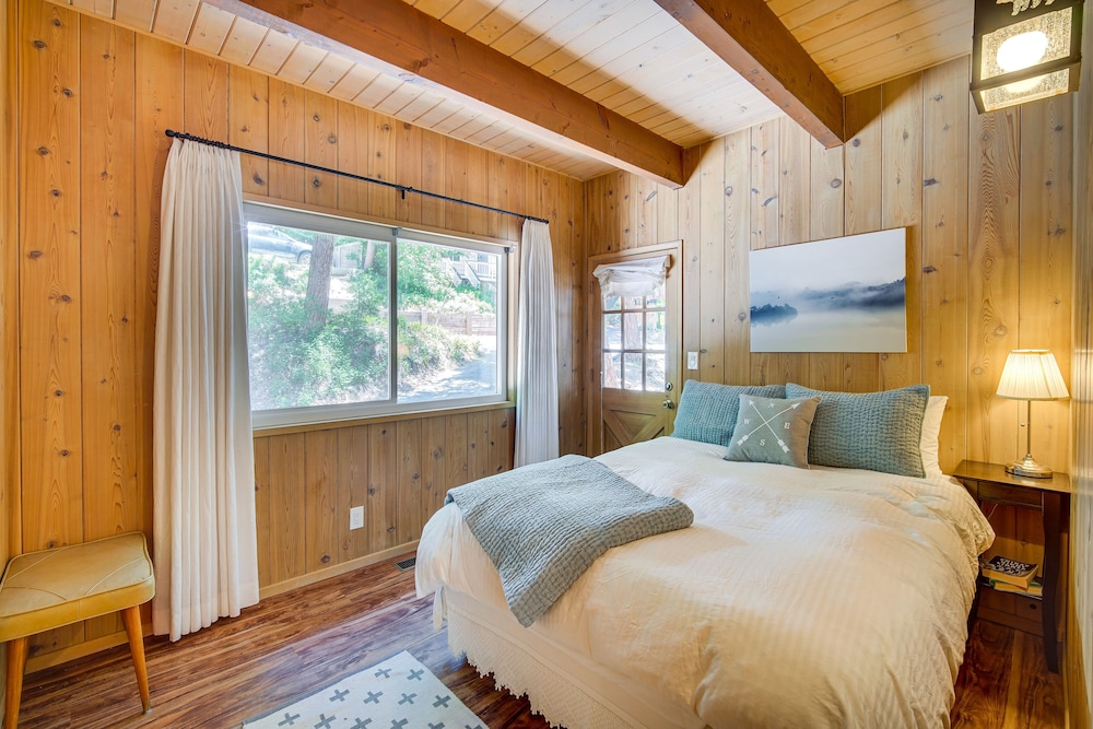 Steps to Lake Arrowhead: Cabin w/ Bbq!