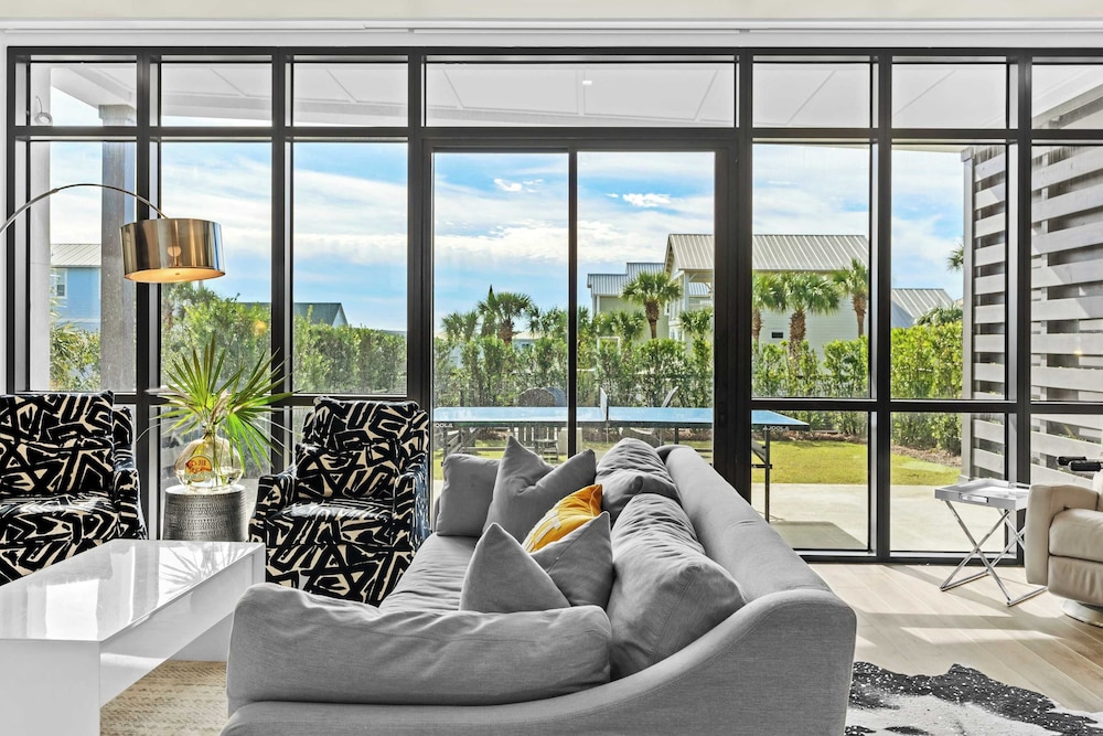 Crest One by Avantstay Rooftop Views, Pool Access, Golf Cart Included