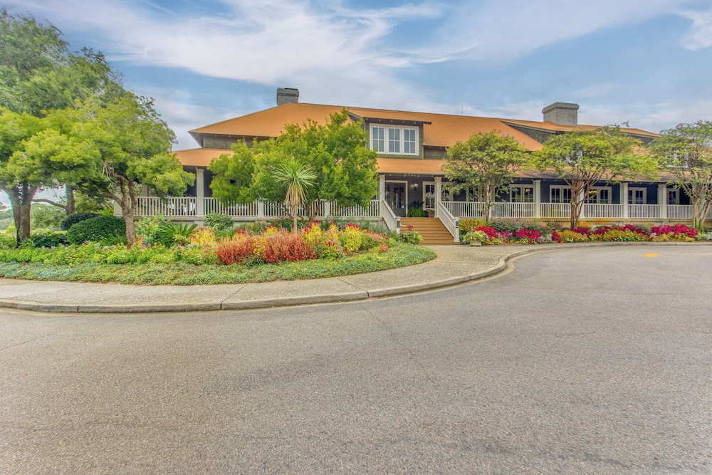 Barefoot Resort Golf Getaway: Pool + Beach Shuttle