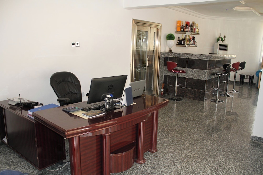 Top-Notch Suites and Apartment
