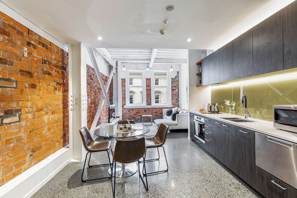 Downtown CBD Apt | Central Walkable | Zodiak Stays