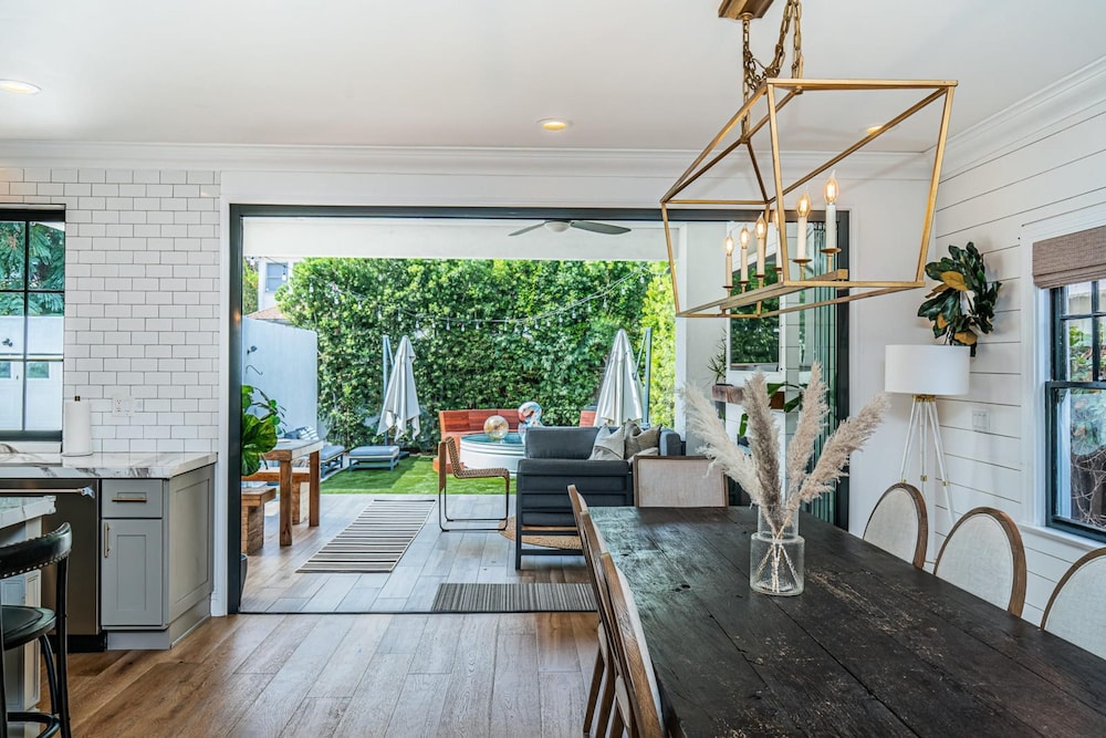 Spacious 5 BR Near Heart of South Park
