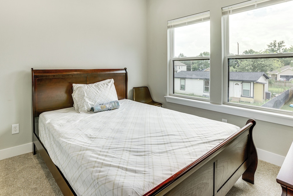Modern Home w/ Private Yard in Northeast H-town!