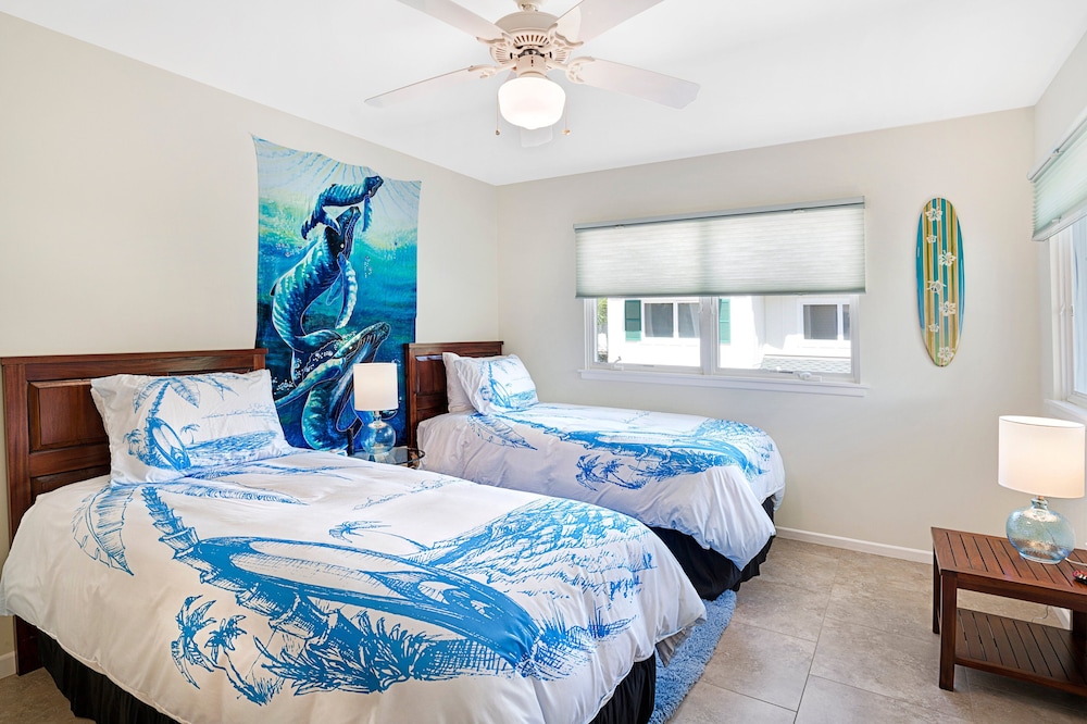 Ocean View - AC & Wifi - Walk to Beach & Shopping - Vrkcv