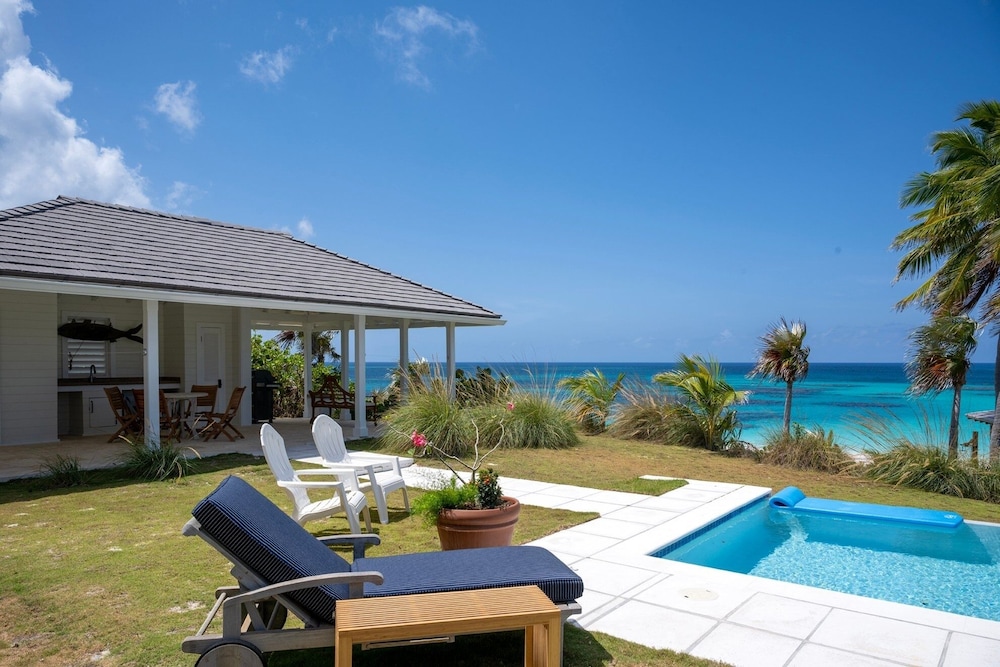 Cricket Beach House-luxurious Beachfront House 5 Bedroom Home