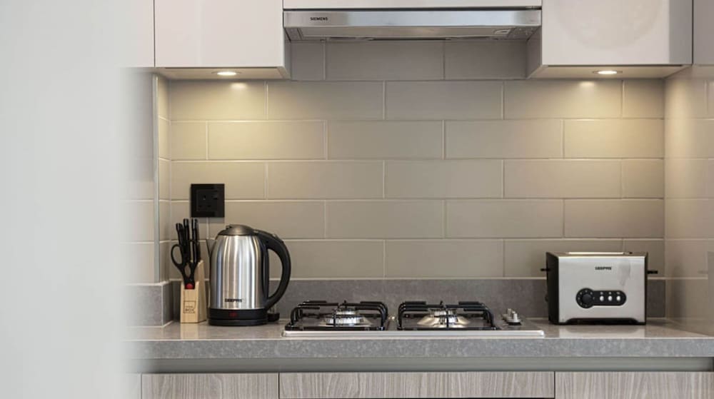 Manzil - Lux 1BR Near Downtown With Skyline Views