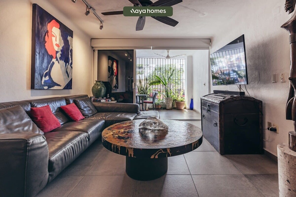 Cozy 2BR King Beds - Rooftop Pool - Fast Wifi