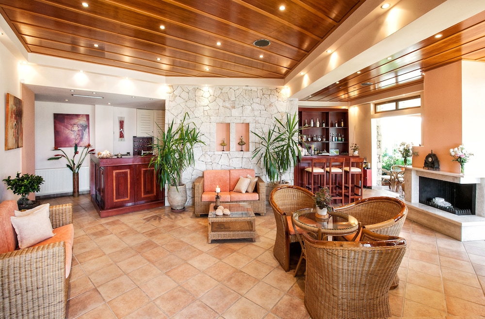 Paralio Hotel