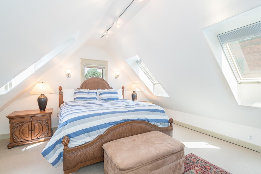 Diamondtooth Cottage by Avantstay Cottage in Historic Telluride w/ Ski Access Permit #:16096 view 3