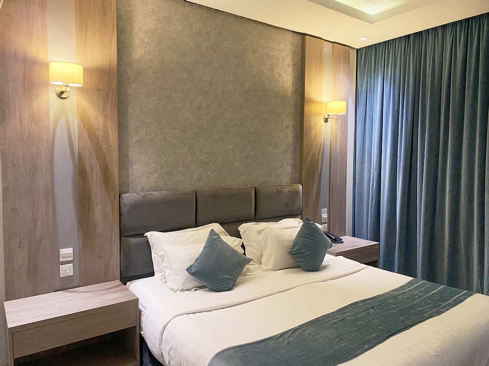 Lian Park Hotel