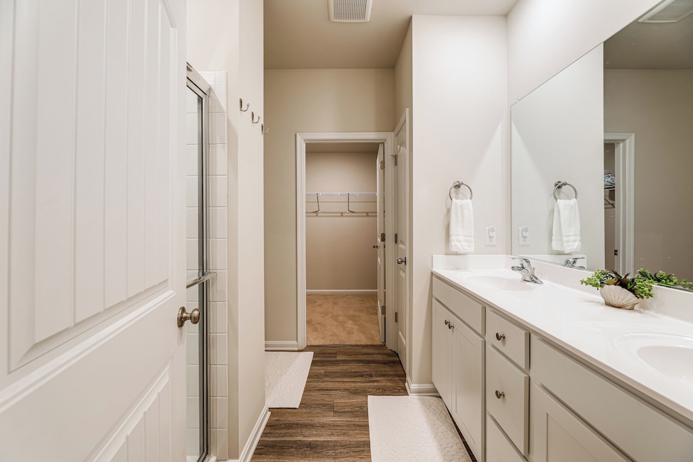 5 Mi to Bethany Beach: Townhome w/ Pool!