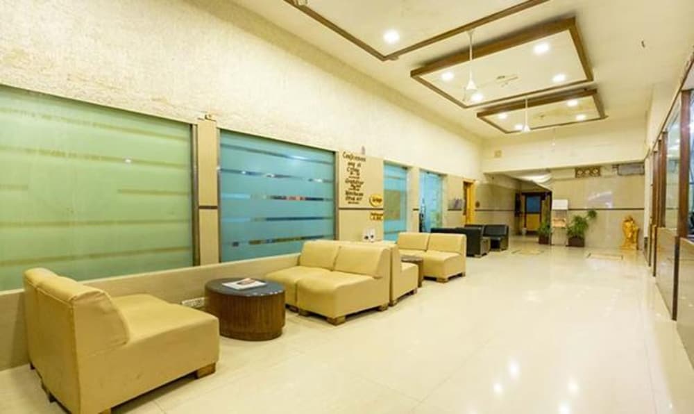 Lobby & Reception