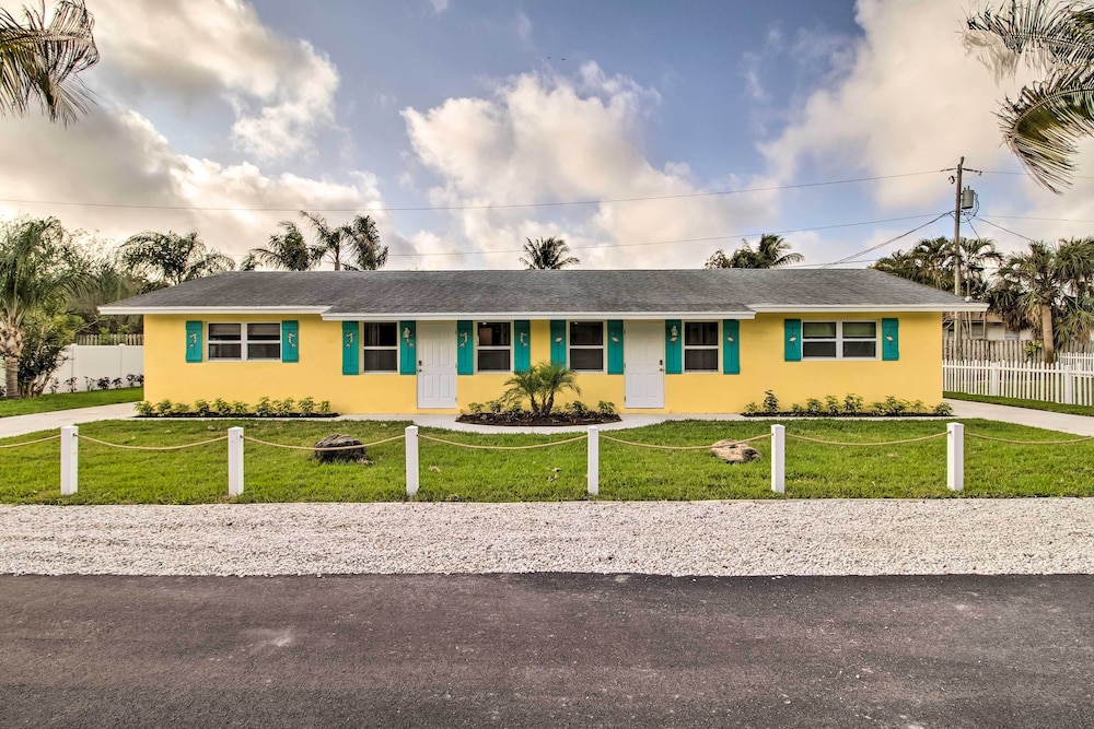 < 3 Mi to Juno Beach: Coastal Townhome w/ Patio!