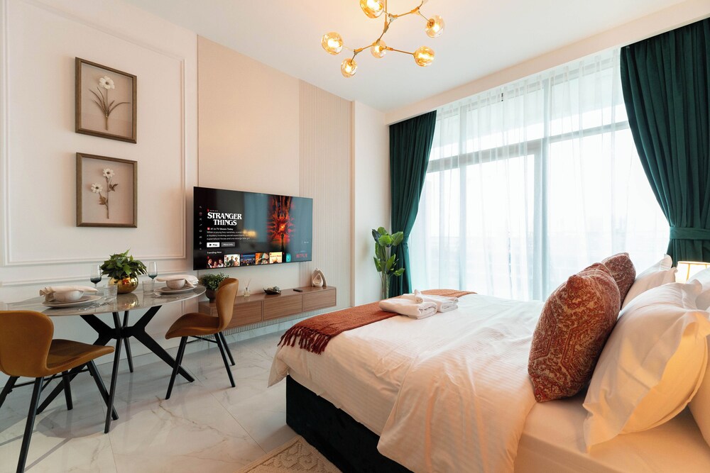 Luxury Studio with Pool - Azizi Vista