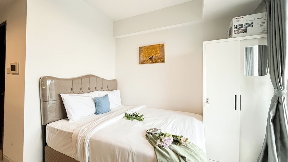 Modern And Tidy Studio Room At West Vista Apartment