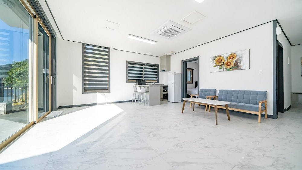 Yeosu Fisterra Spa Poolvilla view 2