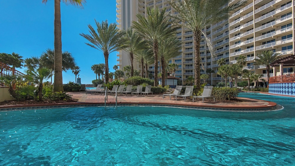 Beachfront Corner Unit w/ Wrap-around Balcony, Close to Attractions!