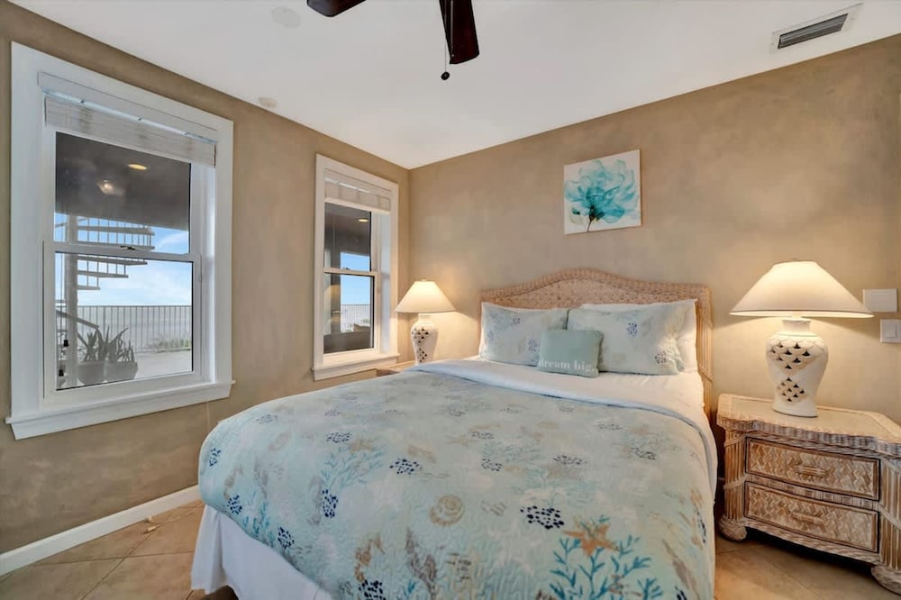 Stones Throw Beachfront Family Suite 3 Views