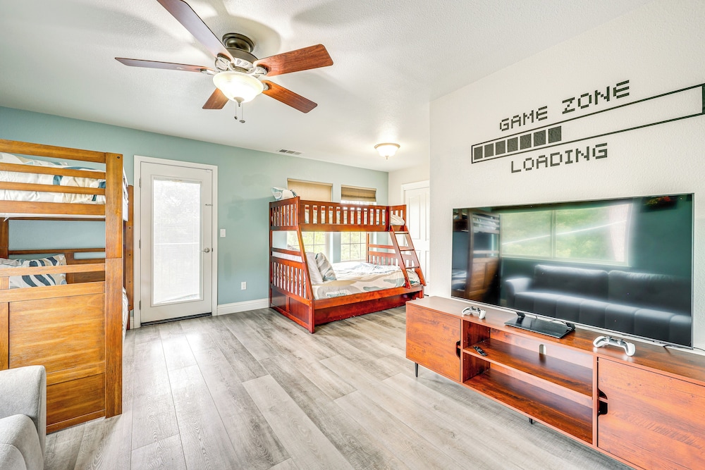 Hot Tub, Games & Sports: Luxury Yosemite Escape