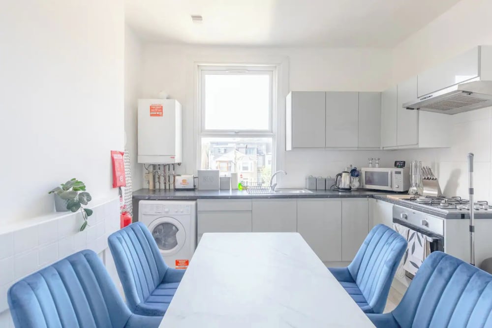 Chic 3BD Flat - 5 Mins to Walthamstow Central!