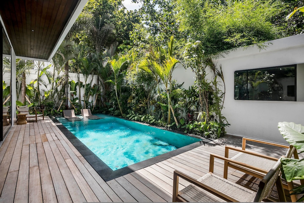 Umayam Luxury Townhouse 7 by Alfred in Bali - New Modern Luxury 3BR w Pool Near Pererenan Beach