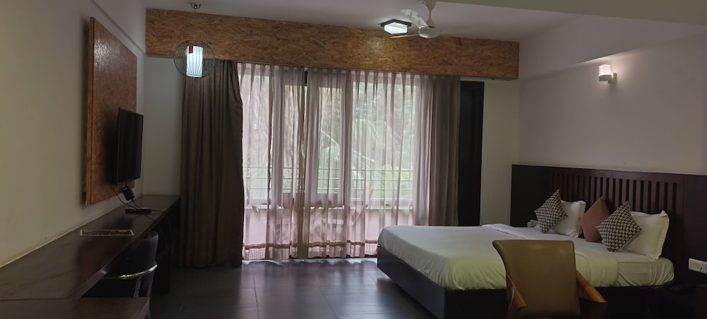 Valencia Club Abu - Resort In Abu