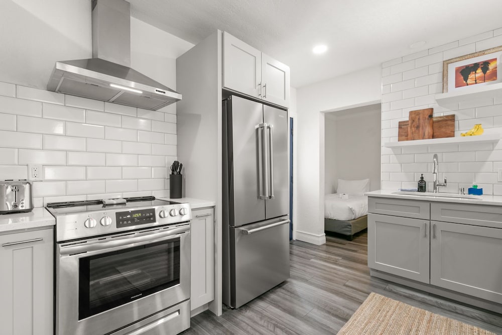 NEW Soho Sanctuary - Gorgeous Apartment Steps to S Howard Ave With Fenced Yard