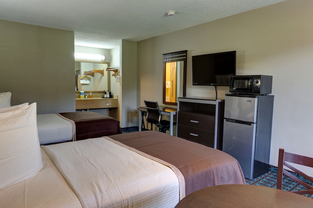 Deluxe Inn Fayetteville - I-95 Exit 49