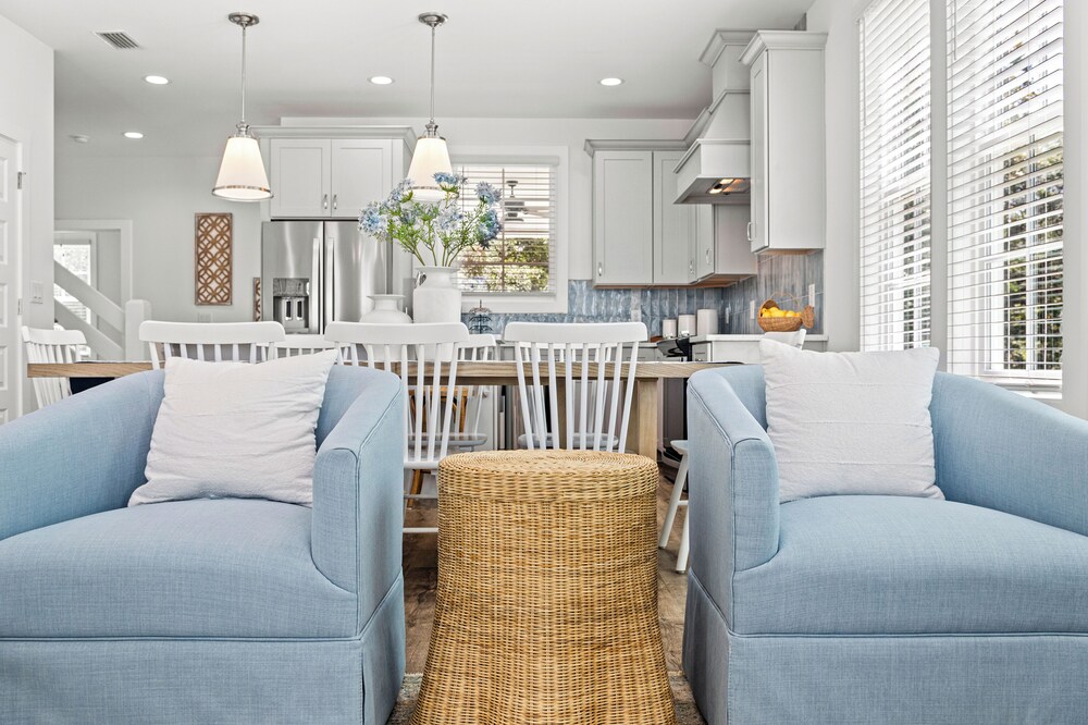 Spacious 6BR Beach Home Sleeps 15 Relax & Reconnect at Coastal Breeze