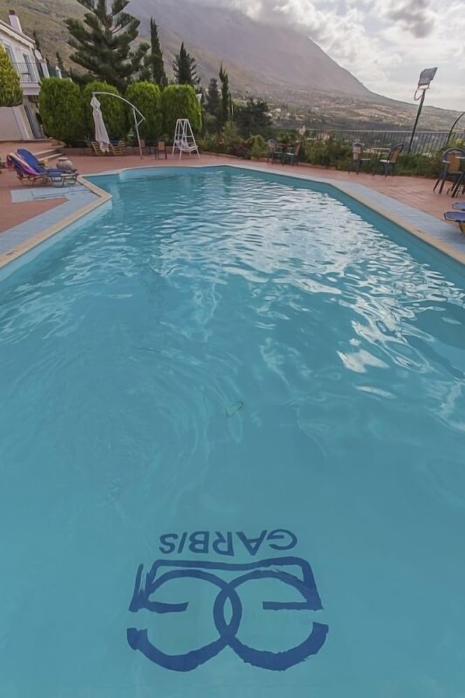 Garbis Villas