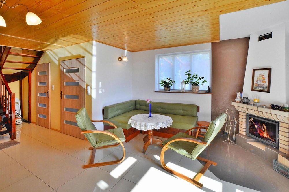 Holiday House With Garden in Dabrowica