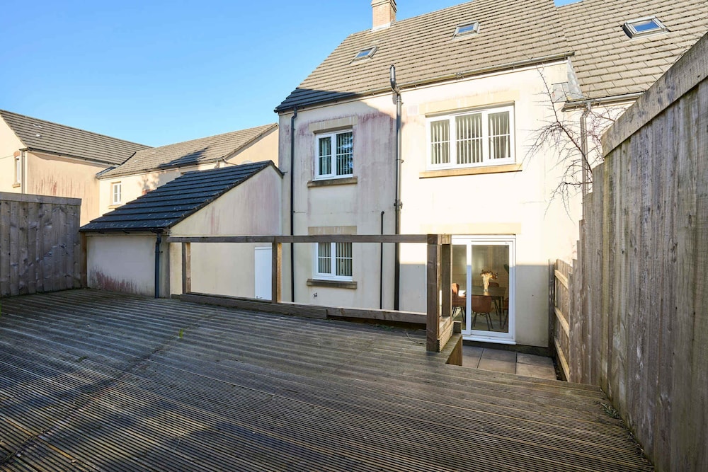 Host Stay Snowdrop Crescent II