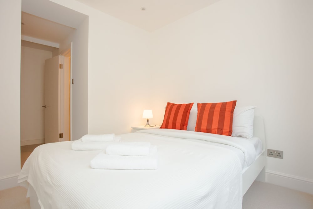 Newly Refurbished Modern 3 Bedroom Apartment in Affluent Fulham