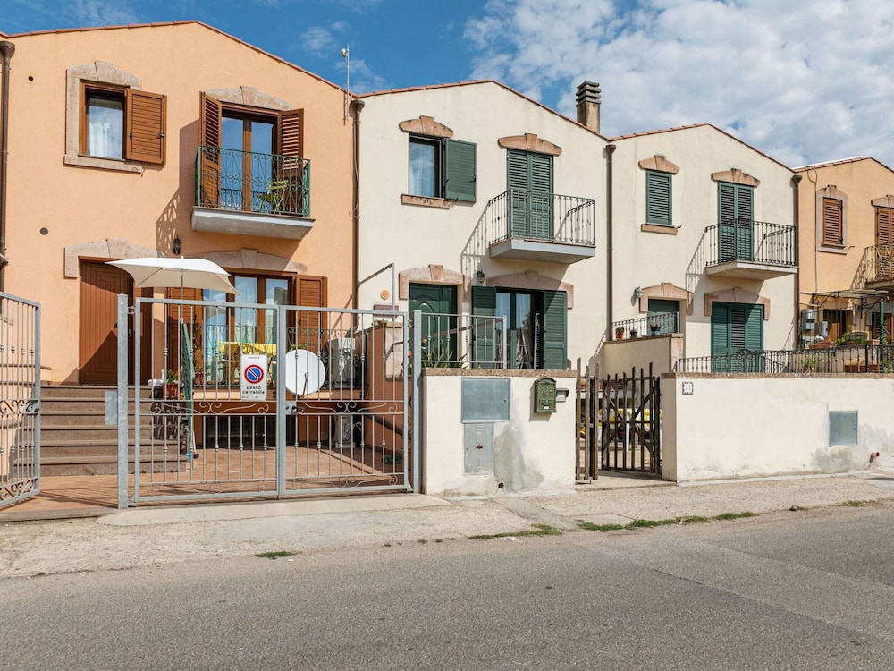 Relaxing Bosa Stay With Veranda