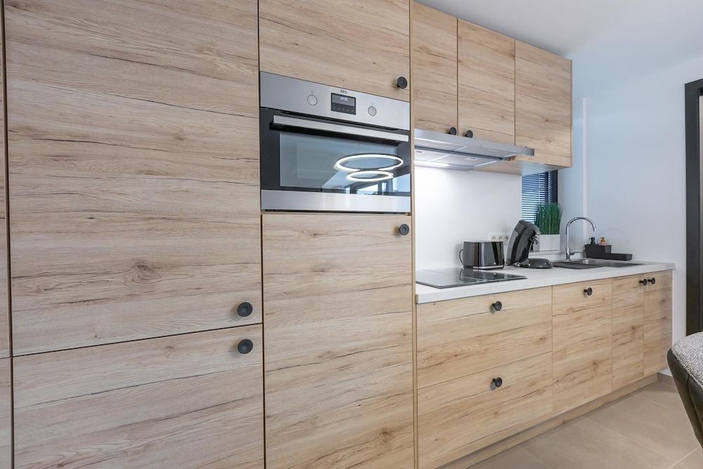 Newly Built Holiday Home for 6 People by the sea