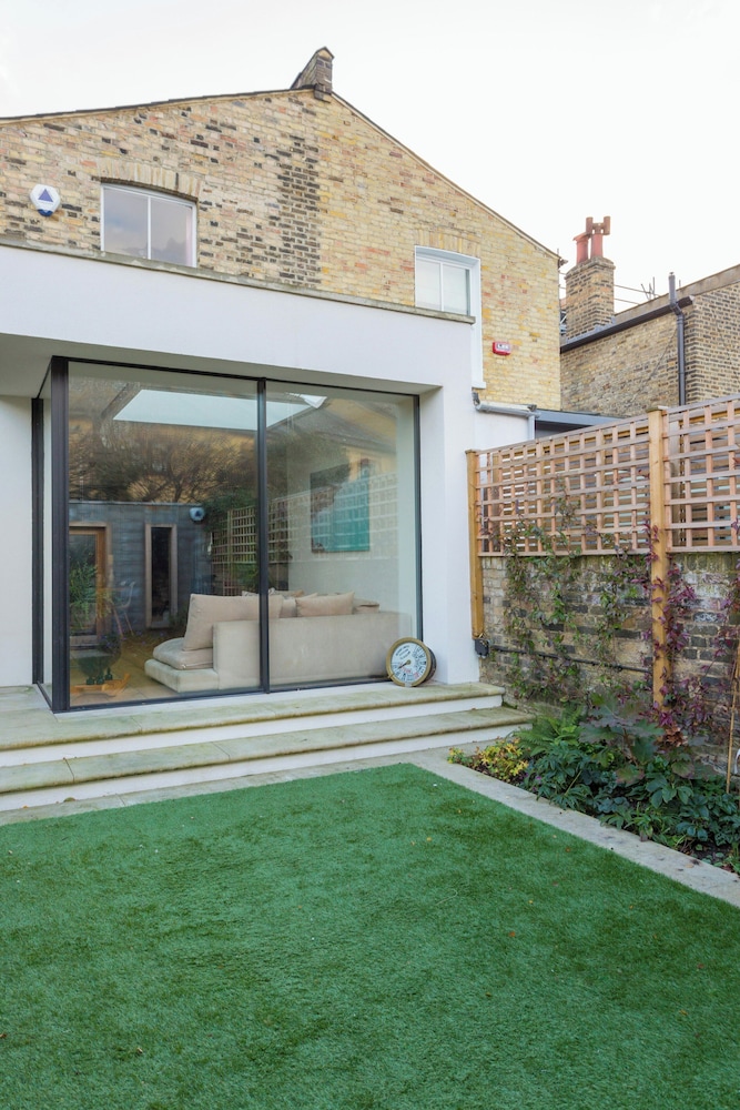 Barlby Road III by Onefinestay