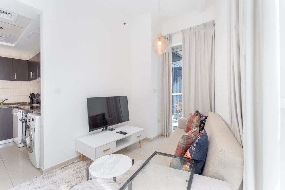 Chic Marina-view Studio in Bay Central Marina